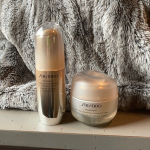 Brand new Shiseido smoothing cream and contour serum